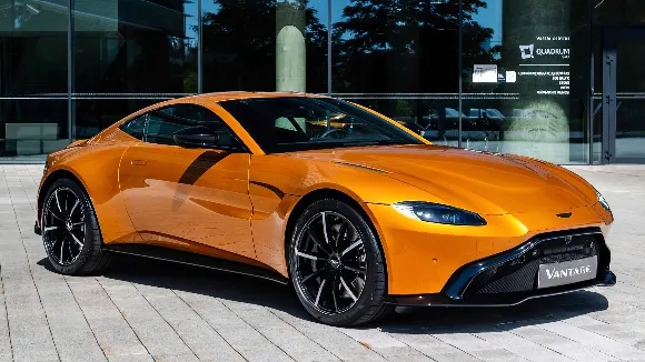  Aston Martin V8 Vantage